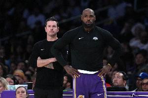 詹姆斯vs湖人直播_NBA高清免费观看_詹姆斯vs湖人比赛回放视频集锦