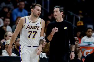 湖人vs詹姆斯直播_NBA高清免费观看_湖人vs詹姆斯比赛回放视频集锦
